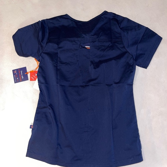 Koi Scrubs‎ Top and Scrunchie - Picture 6 of 7